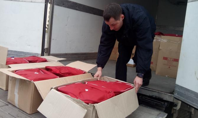 Ассоциация производителей лекарств Украины передала комплекты по оказанию первой медицинской помощи патрульной службе полиции