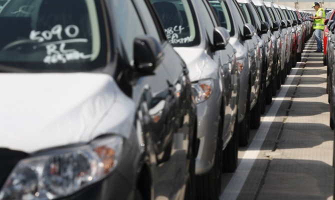 Украина вводит окончательную пошлину на легковые автомобили из РФ