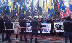 Митингующие под Радой требуют отставки Кабмина