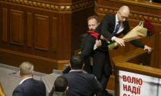 Байден осудил инцидент в Раде во время выступления Яценюка