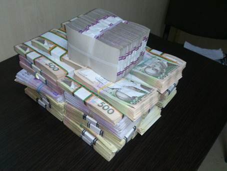 СБУ: В ДНР пытались ввезти 1 млн грн и 1,1 млн рублей