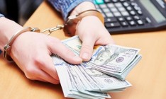 Обыск у харьковских налоговиков: драгоценности и тысячи долларов