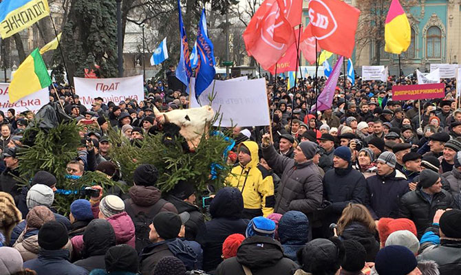 Предприниматели митингуют под Радой против налоговой реформы Кабмина