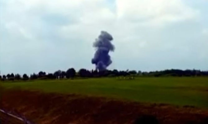 В Индонезии на авиашоу разбился военный самолет, оба пилота погибли