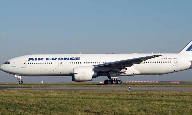 Власти Кении подтвердили наличие бомбы на борту самолета Air France