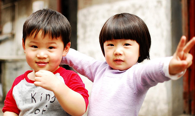 Китай официально разрешил семьям иметь двух детей