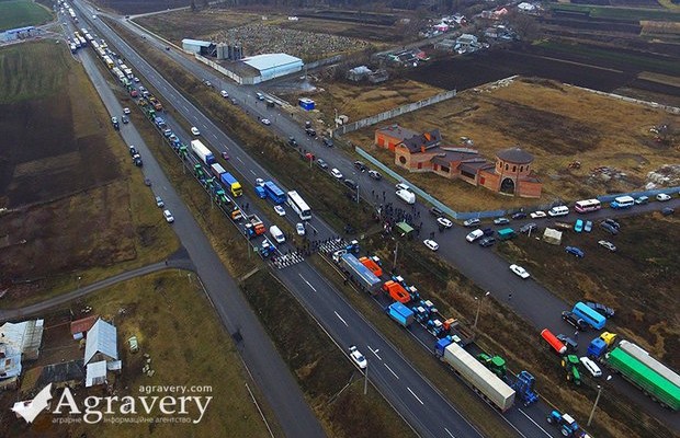 Недовольные отменой льгот по НДС аграрии начали перекрывать дороги