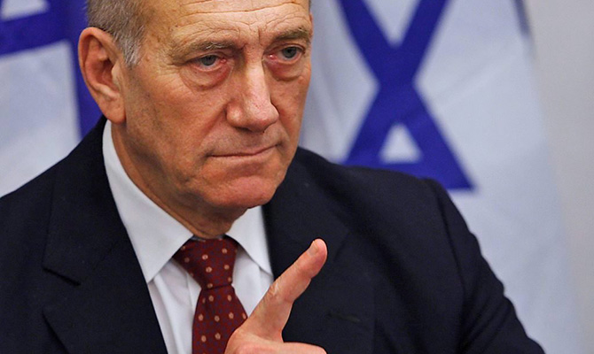Экс-премьеру Израиля смягчили приговор