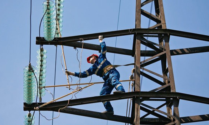 В «Укрэнерго» планируют починить ЛЭП «Каховка-Титан» 31 декабря