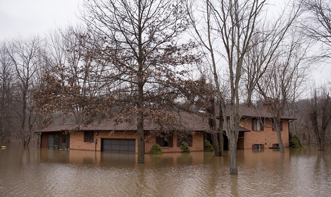 В американском штате Миссури объявили чрезвычайное положение из-за наводнений