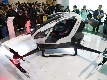 Китайская компания представила первое в мире летающее беспилотное такси