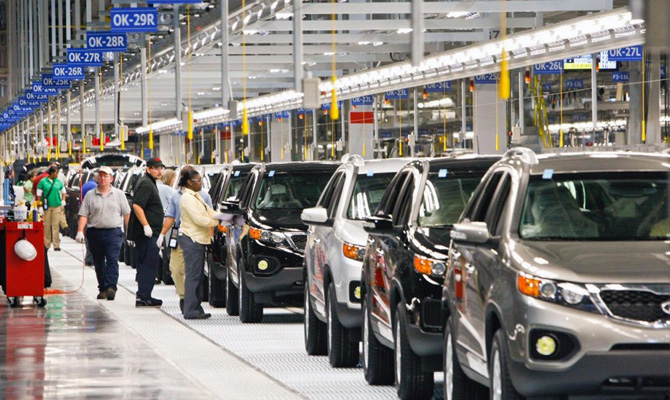 Продажи автомобилей в США побили 15-летний рекорд