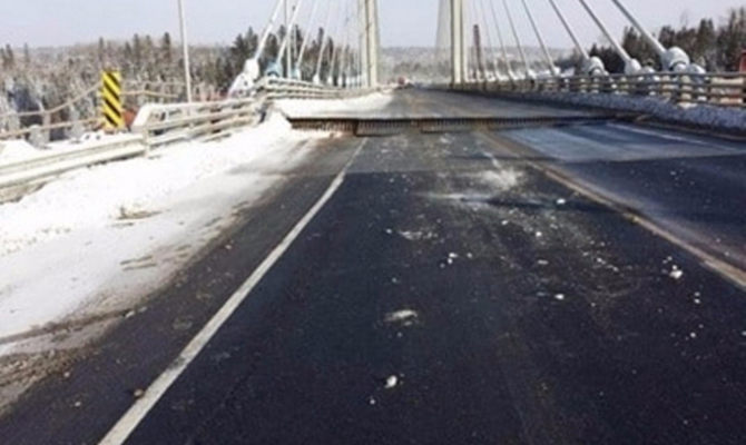 В Канаде из-за холодов «треснул» мост, движение между западом и востоком страны остановлено