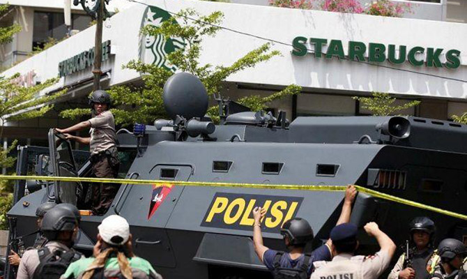 В столице Индонезии уничтожены четверо нападавших