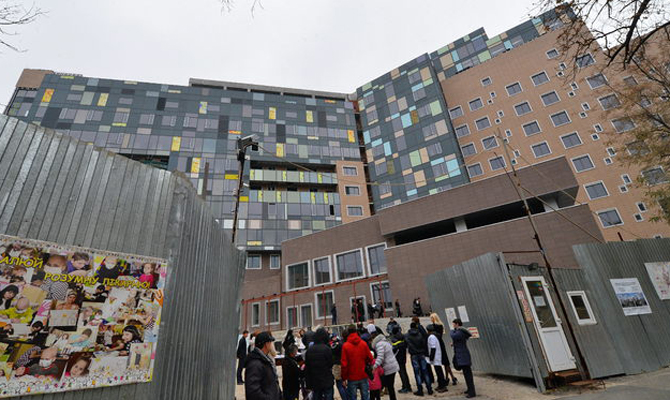 Порошенко поручил расследовать злоупотребления при строительстве в «Охматдет»