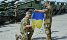 Зарплаты военнослужащих поднимут до 7 тысяч, - Порошенко