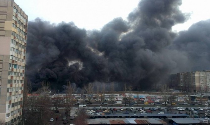 В Одессе горит рынок «Меркурий»
