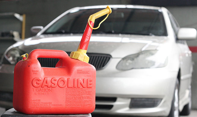 Налоговики изъяли на киевском предприятии 202 тонны бензина