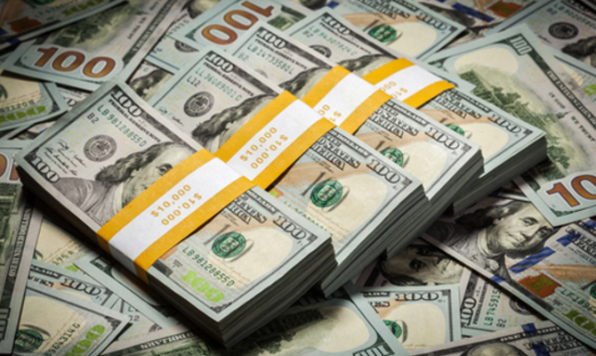 На аукционе НБУ спрос на валюту в два раза превышает предложение