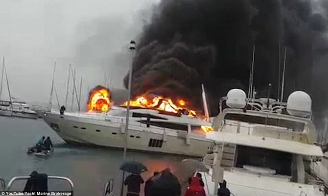 В Турции сгорела яхта российского бизнесмена за $5,7 миллиона