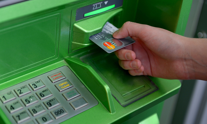 Кабмин докапитализирует два госбанка на 15 млрд