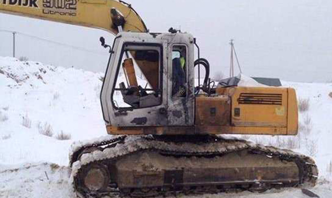 Неизвестный стрелял из гранатомета по экскаватору в Киевской области