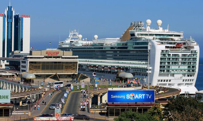 В Одесском порту количество судозаходов сократилось в 4 раза