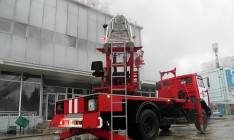 В Ужгороде продолжает гореть универмаг, пламя охватило второй этаж