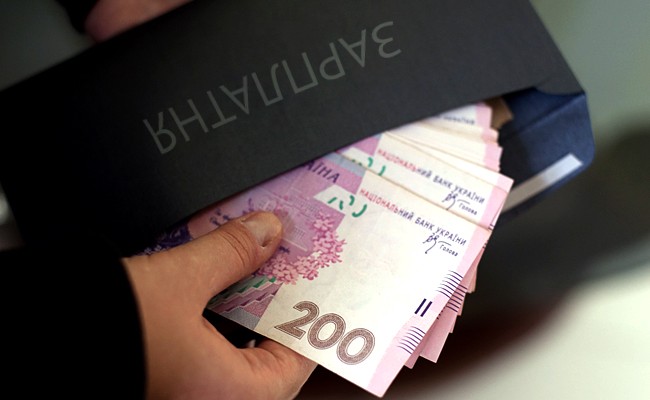 Нардеп от БПП указал НАБУ на зарплаты в конвертах в Мининфраструктуры