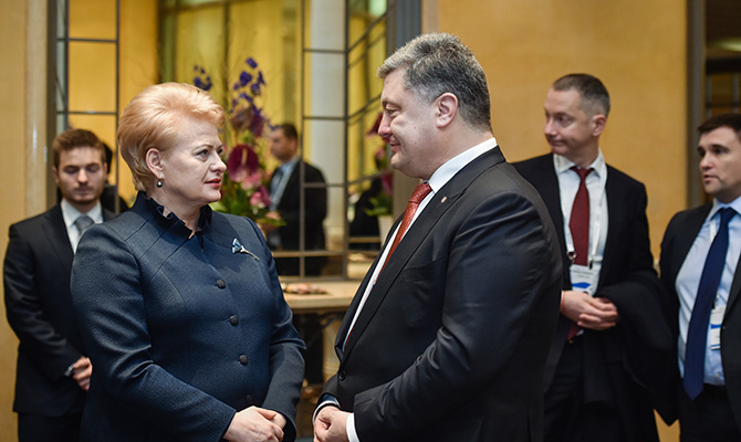Порошенко обсудил с Грибаускайте необходимость сохранения санкций против РФ