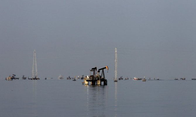 Россия договорилась с ОПЕК заморозить добычу нефти