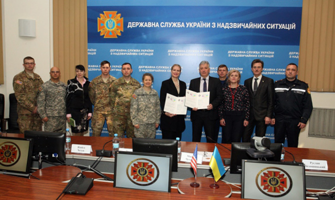 США передали украинским пиротехникам 20 комплектов современного оборудования