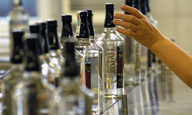 В России из-за санкций рухнул экспорт водки