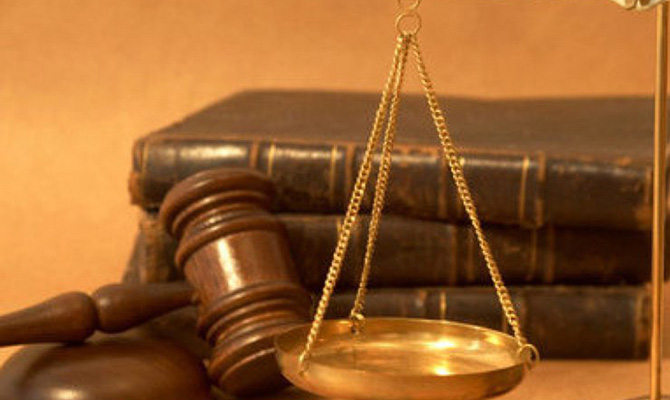 Порошенко уволил еще четверых судей