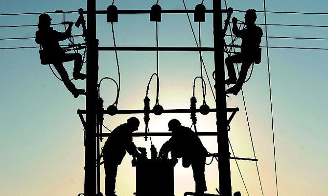 Путин просит крымчан потерпеть без электричества до мая