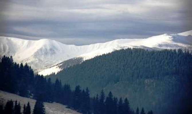 Пассажирский самолет пропал в горах Непала