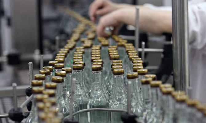 Производство водки выросло на 73,5%, сигарет - на 24%