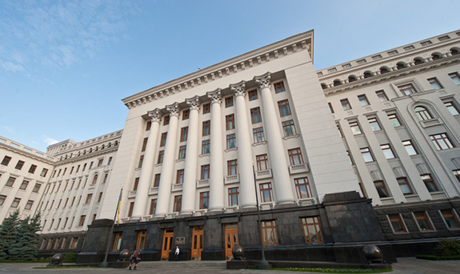 Порошенко потратил 2,3 млн на ноутбуки для сотрудников АП