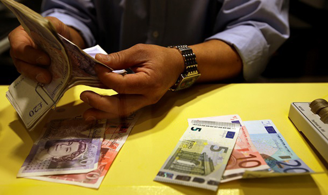 Курс британского фунта упал до семилетнего минимума