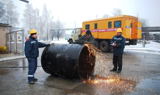 ГСЧС ликвидирует аварию на газохранилище в Черниговской области
