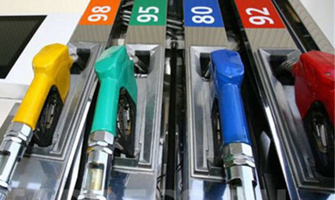 Бензин четырех автозаправочных сетей не соответствует госстандартам, - Госслужба по пищевой безопасности