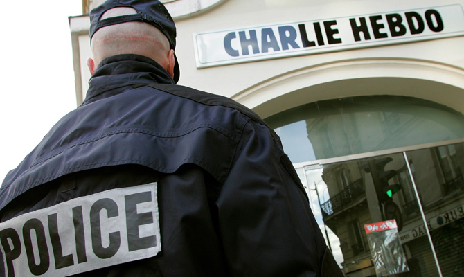 Charlie Hebdo выплатит 4 млн семьям жертв парижских терактов
