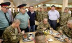 Яценюк обвинил четыре фирмы в попытках сорвать тендеры на питание армии
