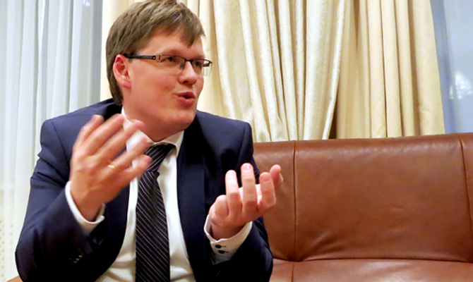 Розенко: Государство теряет до 12 миллиардов на «липовых» выплатах