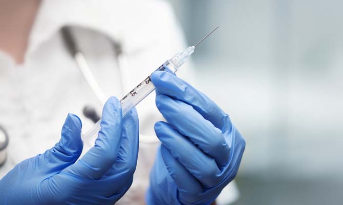 В Украину на полгода ограничат поставки вакцин