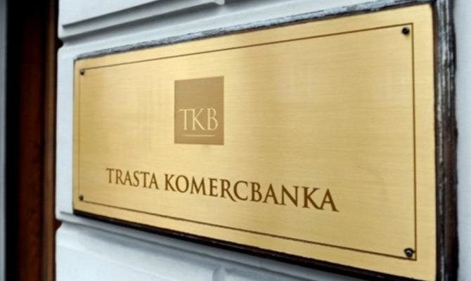 Суд разрешил закрыть латвийский банк Левочкина и Фурсина