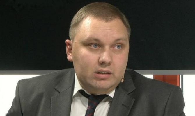 Коболев не пускает Пасишника на работу