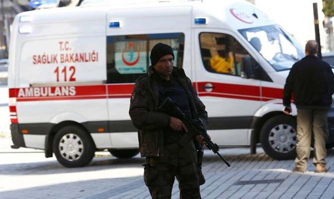 Теракт в Стамбуле: три человека погибли, 20 получили ранения