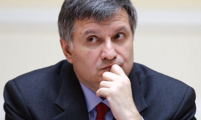 Лещенко: Партнер Авакова ведет бизнес с Кацубами, против которых закрыли дело