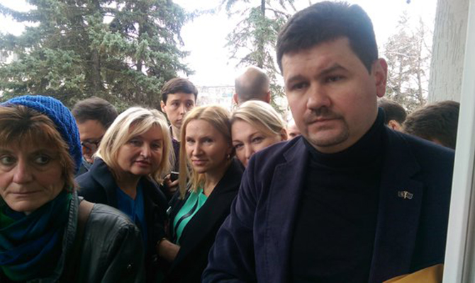 Судья назвал Савченко бандеровкой и не пустил часть украинской делегации